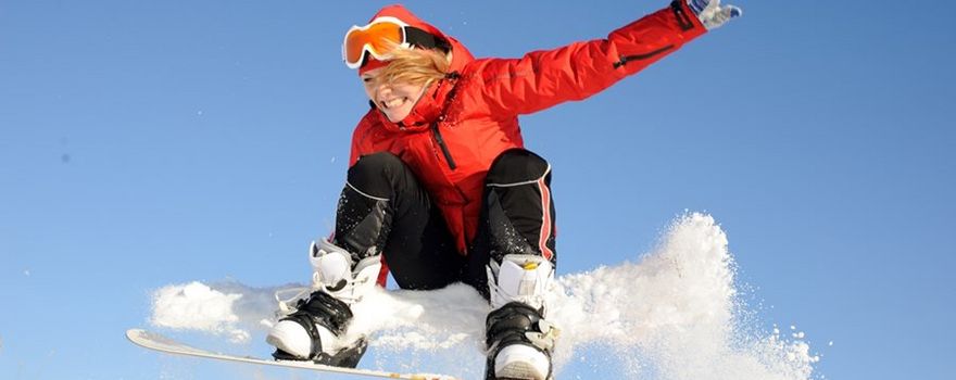 snowboard winter sport helm frau