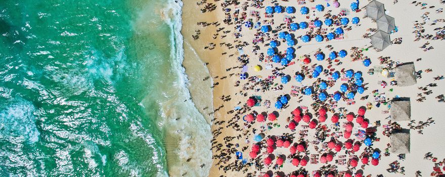 Menschenmenge am Strand