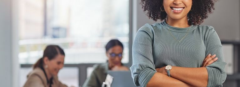 Frauen arbeiten in Büro