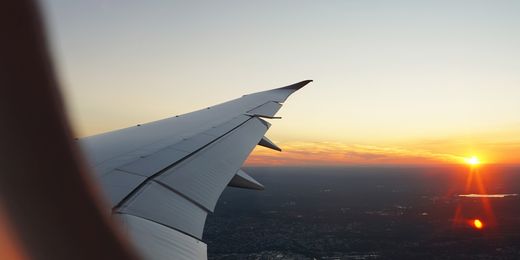 Blick aus dem Flugzeug-Fenster