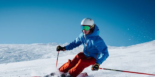 Skifahrer am Berg